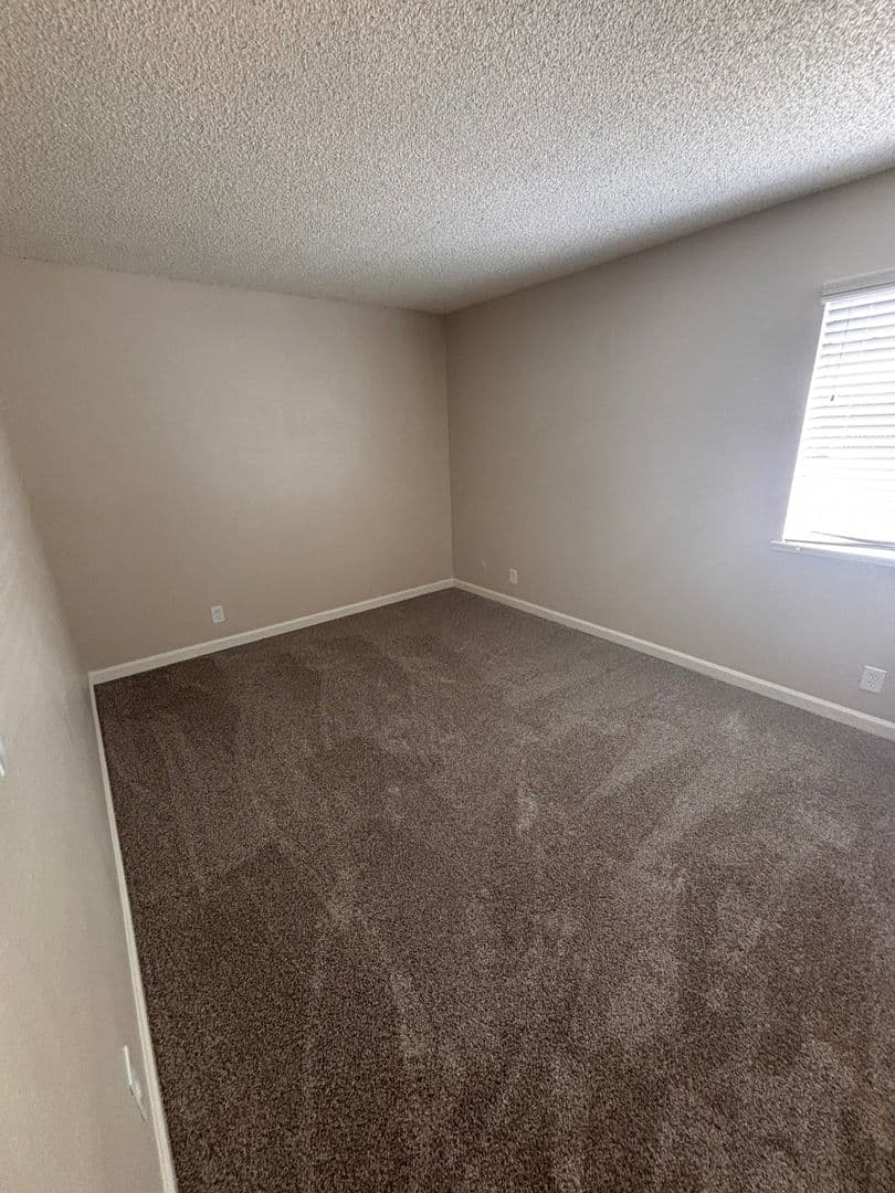 Walnut Avenue (2548) 13 of 15