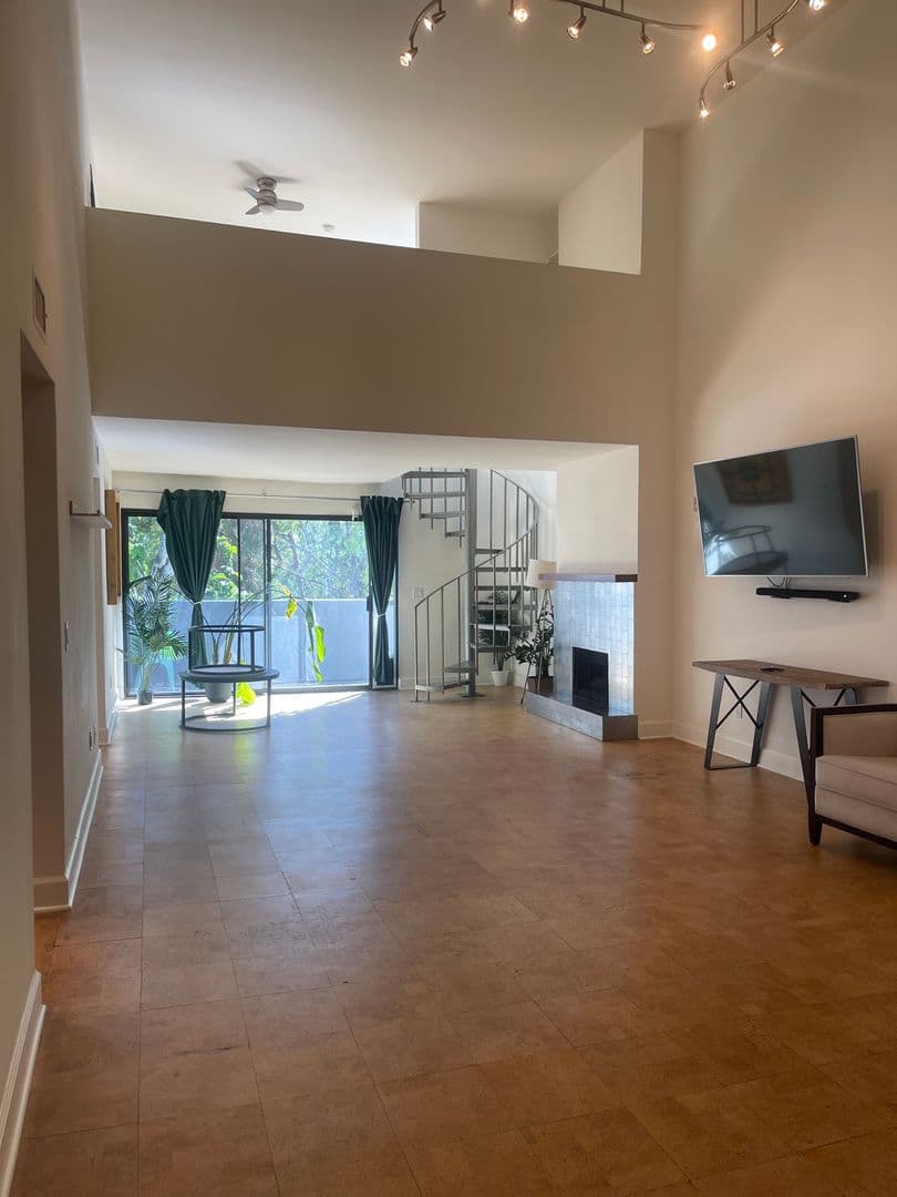 1940 Highland Ave 2 of 57