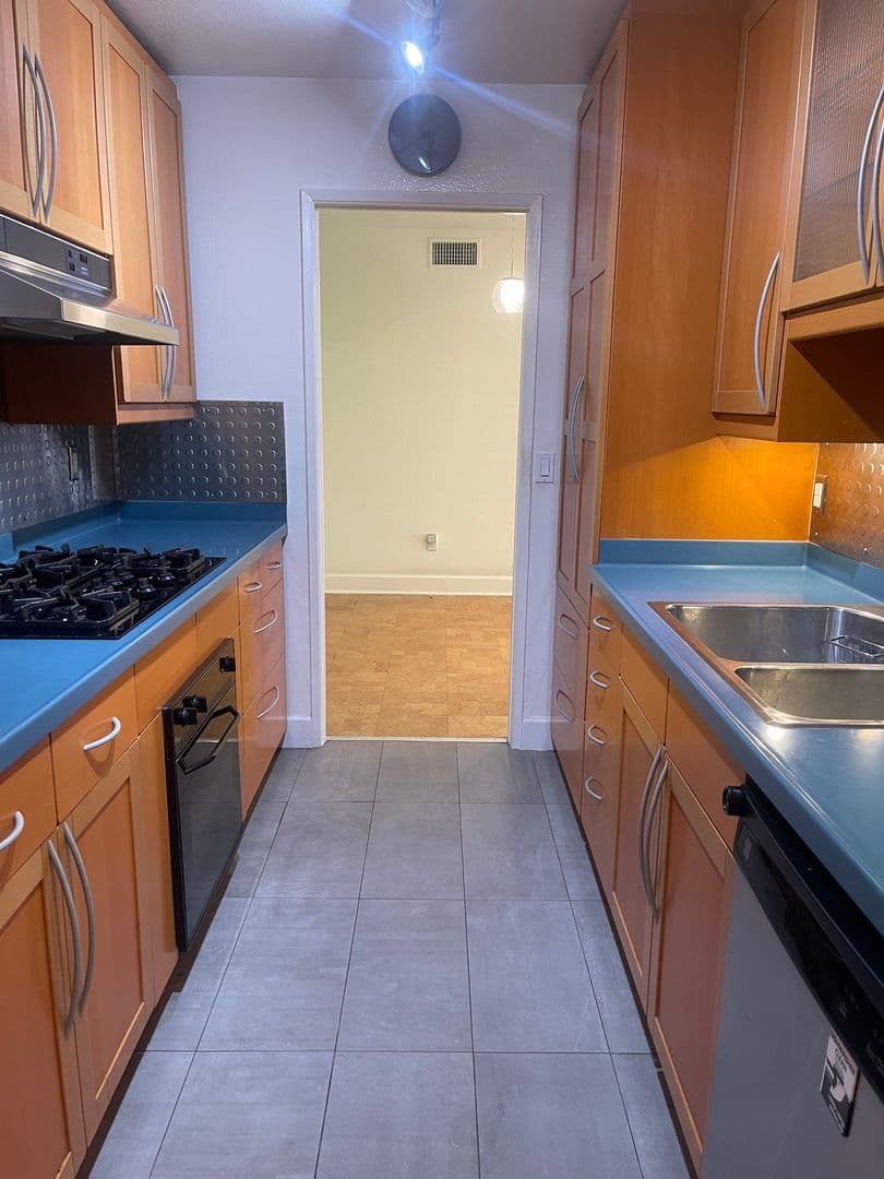 1940 Highland Ave 13 of 57