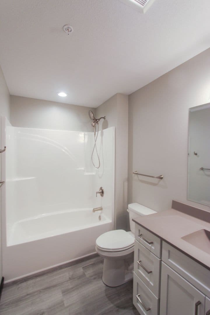 Fairway Place Apartments 10 of 25