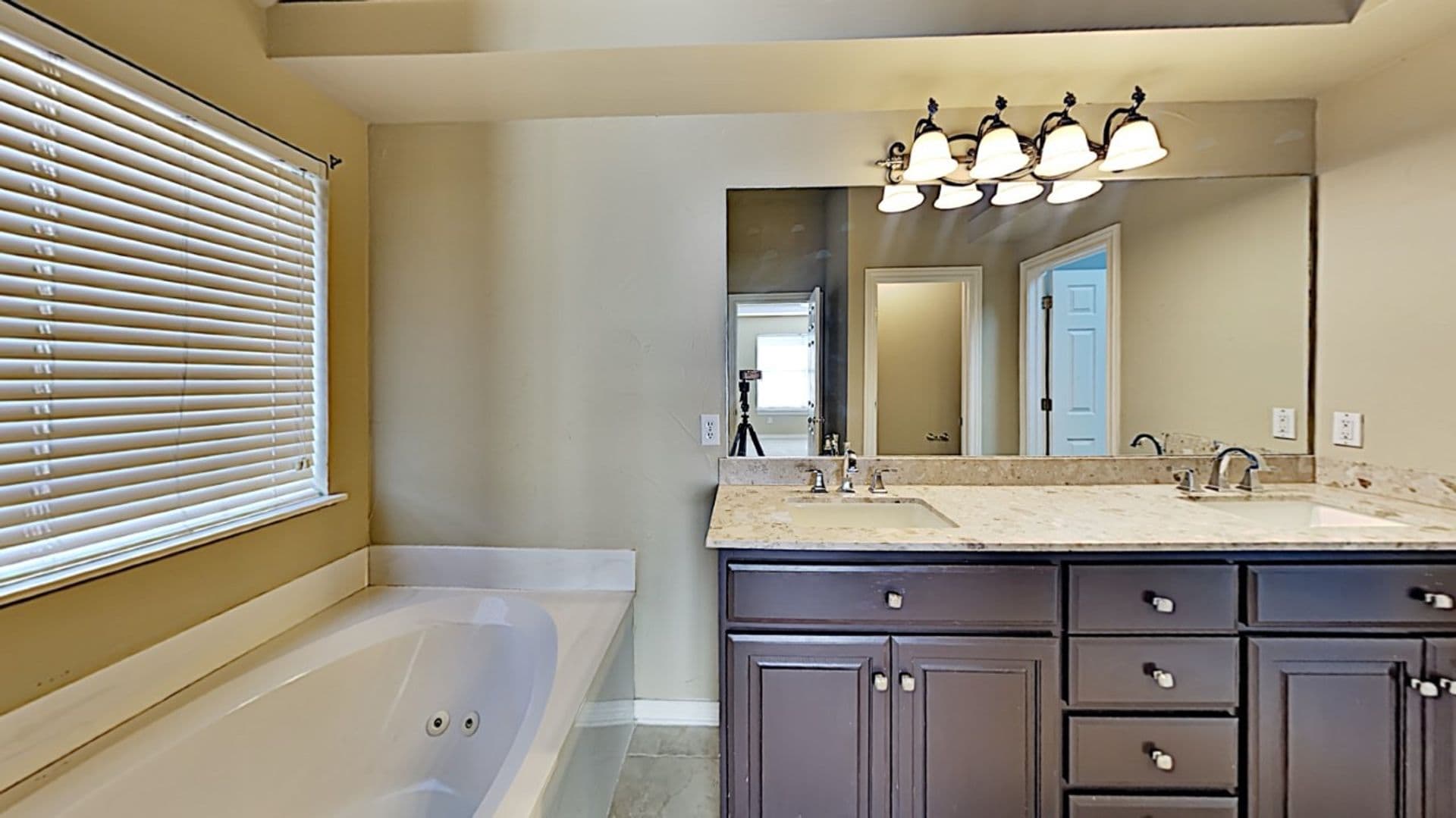 6808SANDLEWOODD 15 of 27