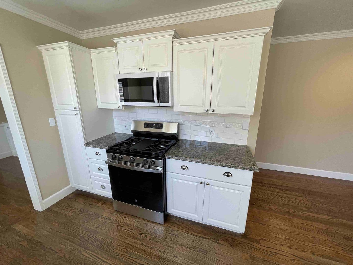 Leasing Only - 4432 Bakman Ave. 6 of 35