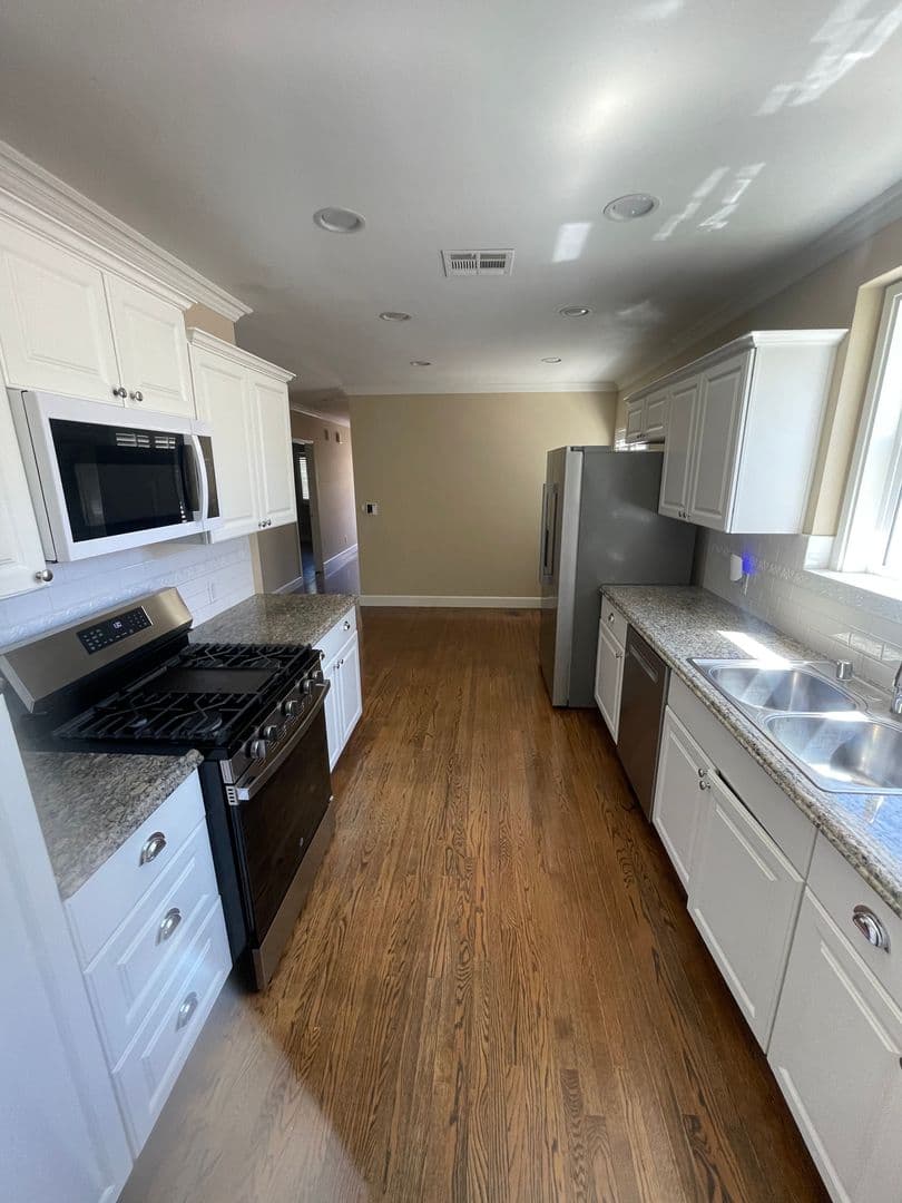 Leasing Only - 4432 Bakman Ave. 4 of 35