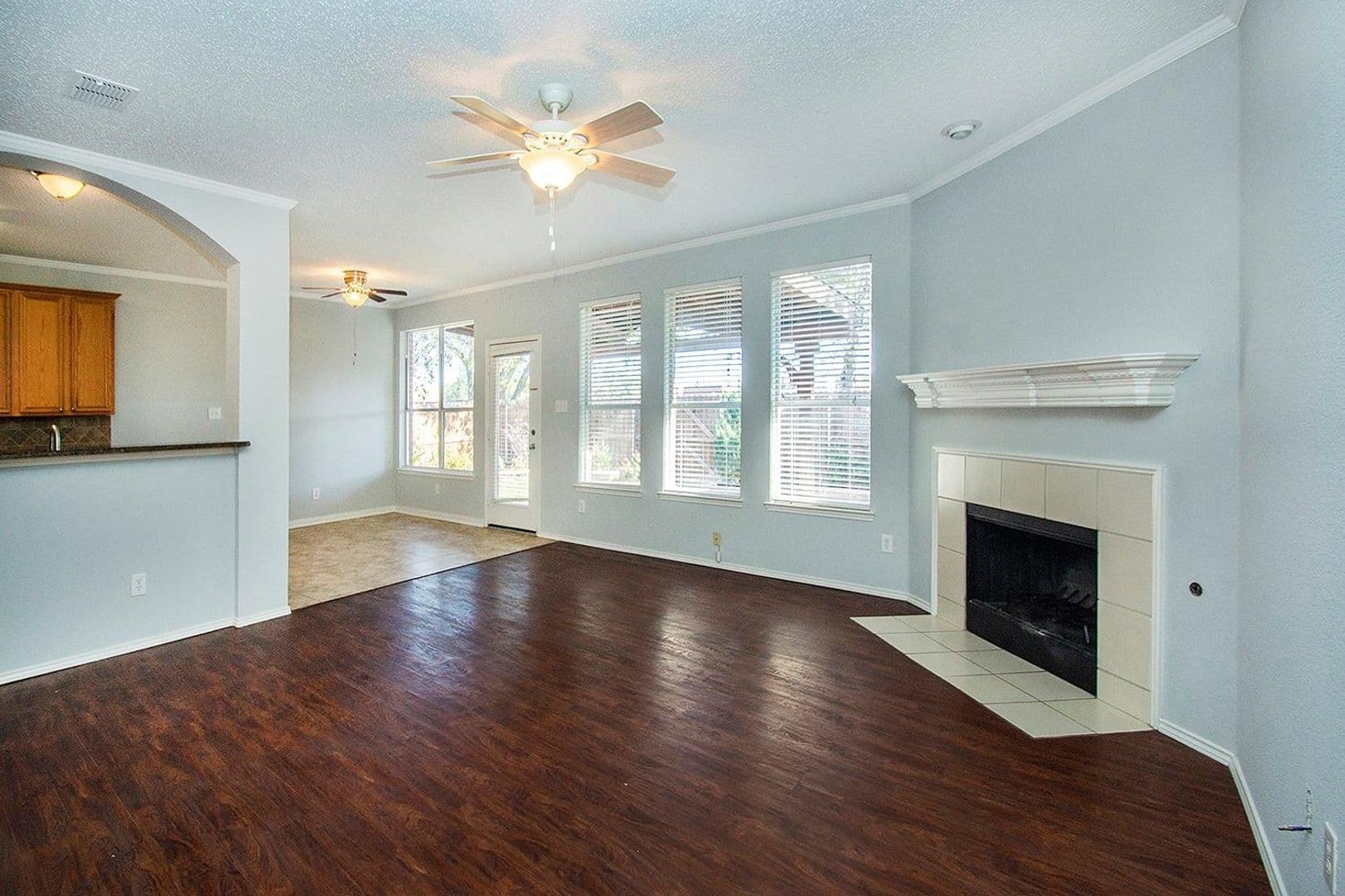 406 Leameadow Dr 3 of 21