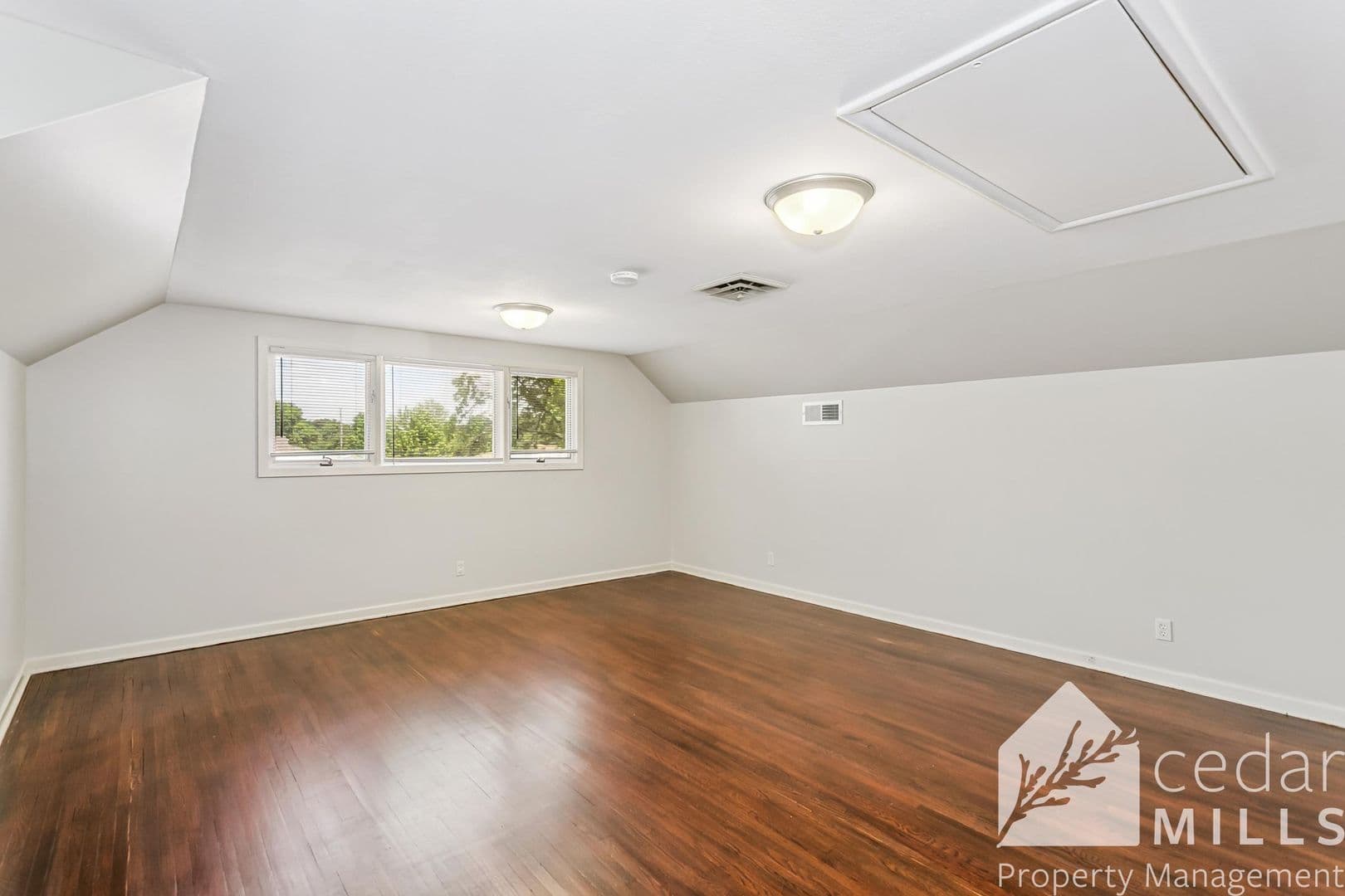 125 S Oakwood 14 of 16