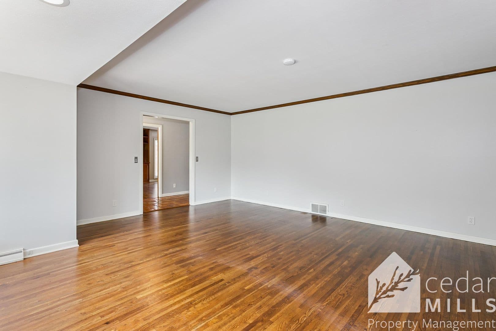 125 S Oakwood 5 of 16