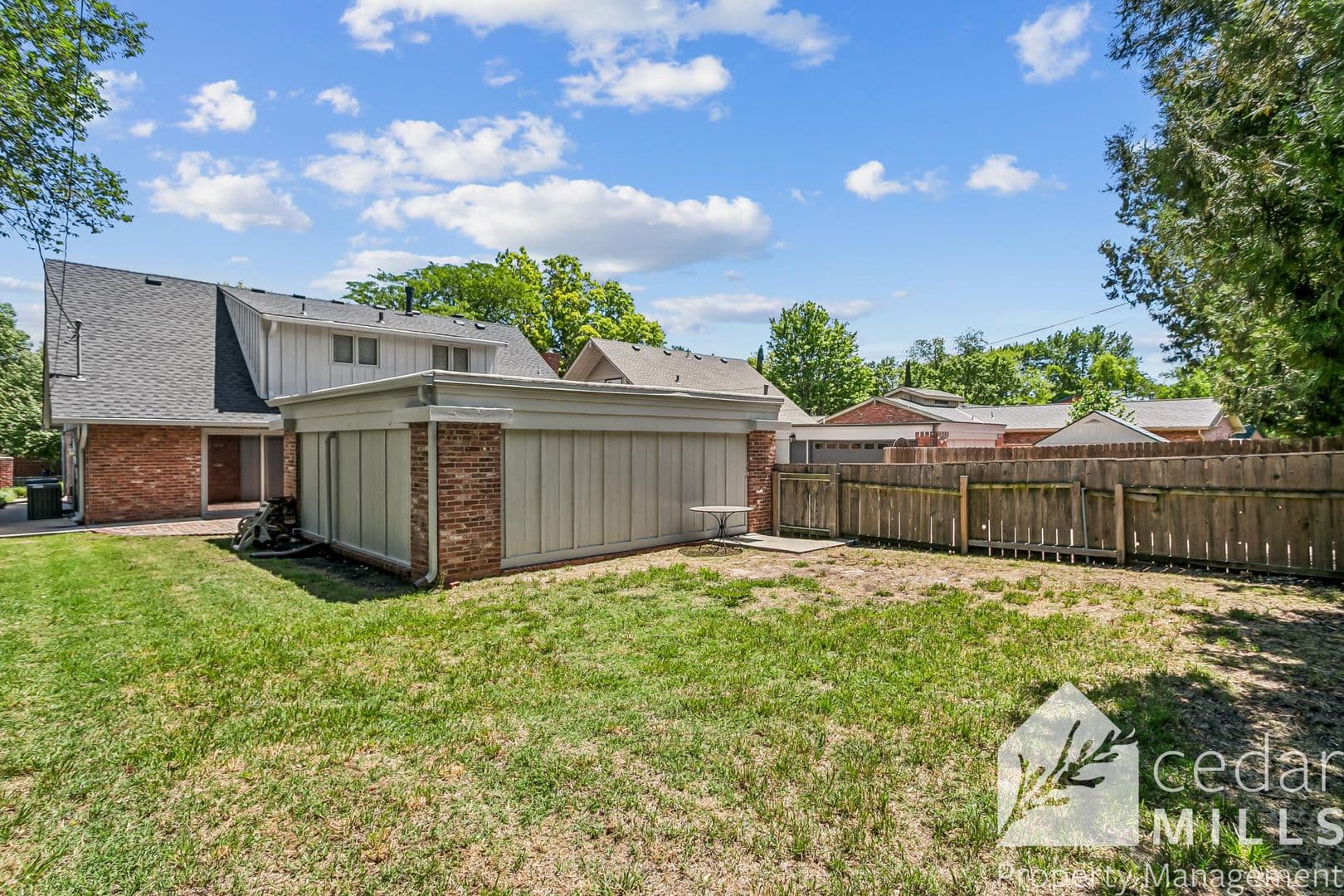 125 S Oakwood 16 of 16