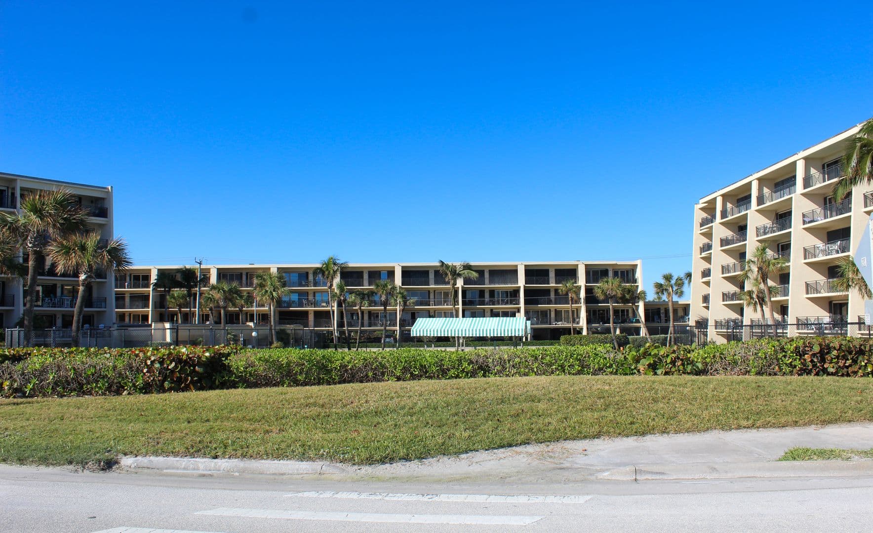 3939 Ocean Dr 13 of 20