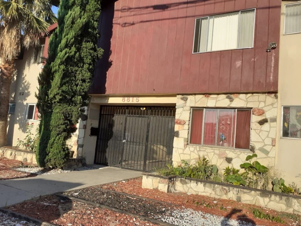Charming, One Bedroom Apartment in Panorama City 3 of 15