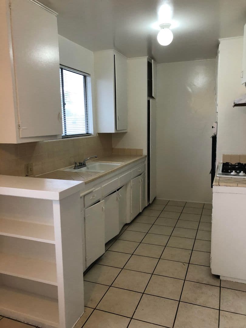Charming, One Bedroom Apartment in Panorama City 11 of 15