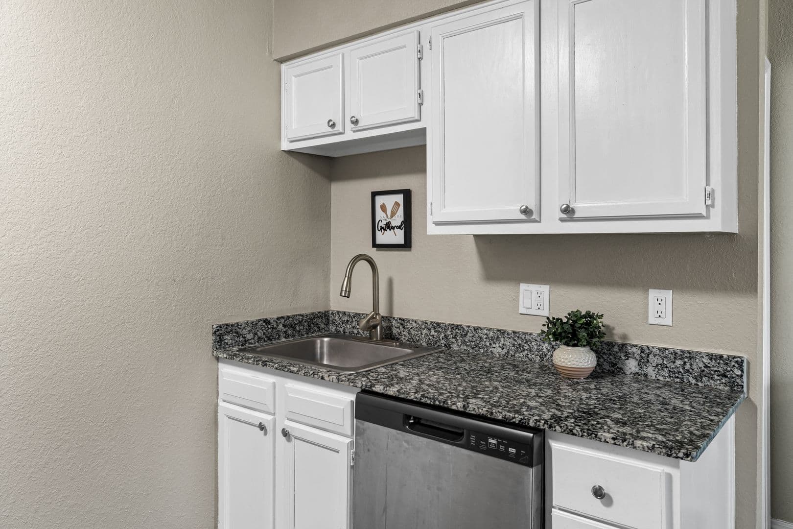 2930 N. Shartel Ave. - The Breighton 6 of 17