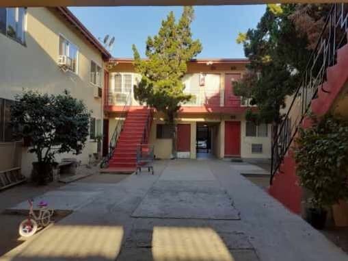 Charming, One Bedroom Apartment in Panorama City 2 of 15