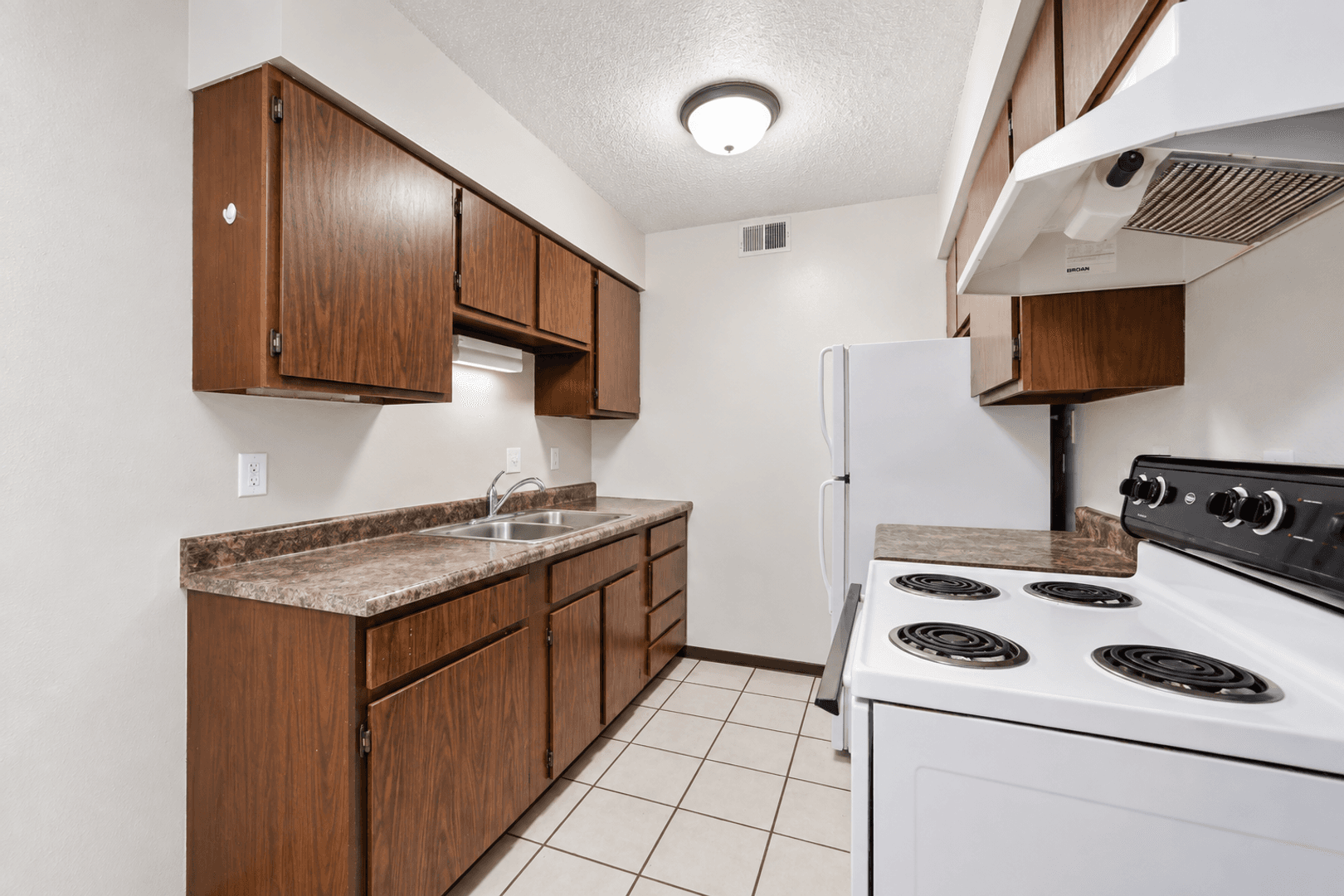1106-1110 Kent Circle 1 of 9