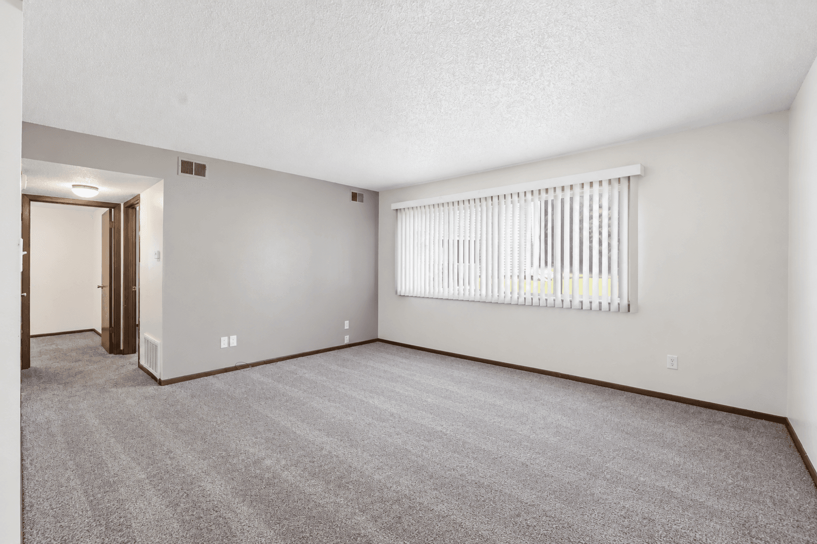 1106-1110 Kent Circle 4 of 9