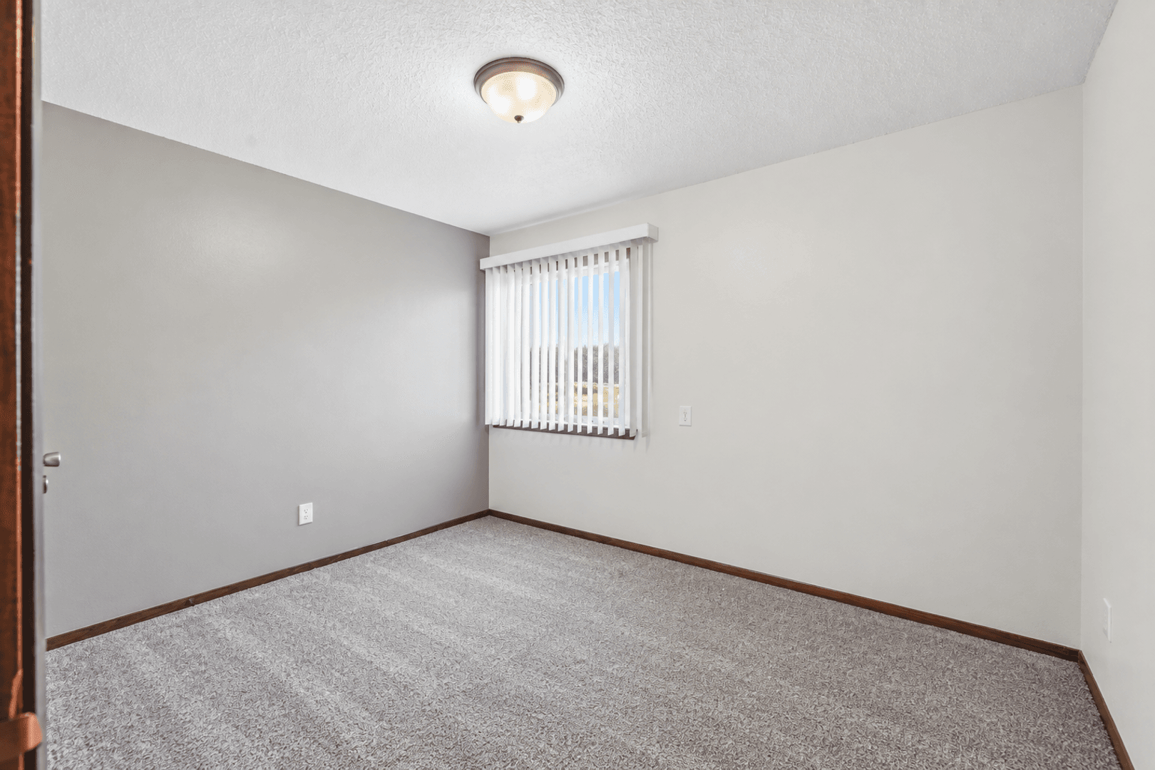 1106-1110 Kent Circle 7 of 9