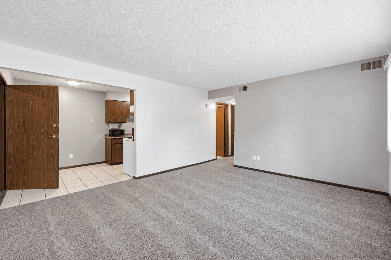 1106-1110 Kent Circle 3 of 9