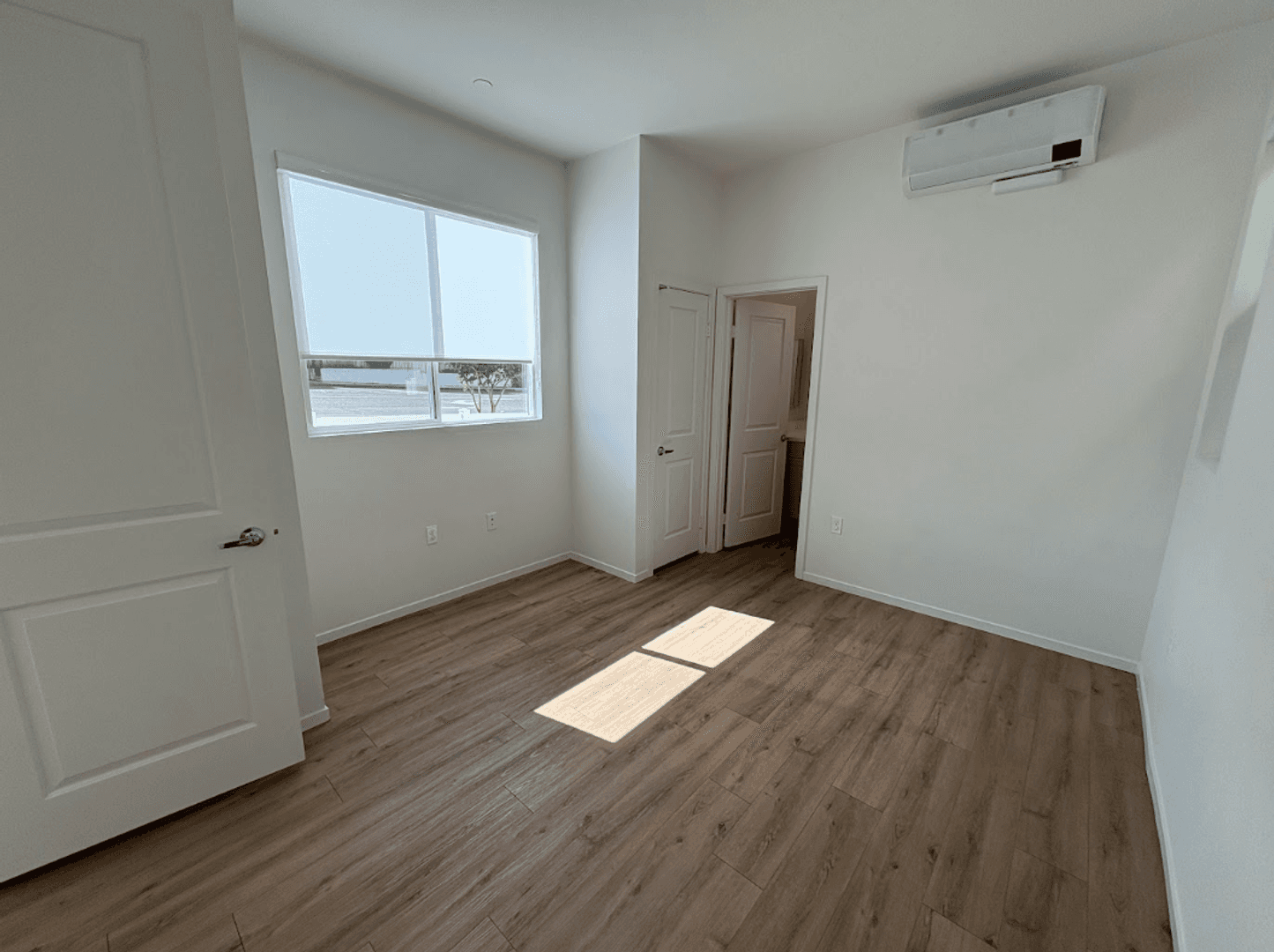 Division &amp; Highland Rowhomes 6 of 9