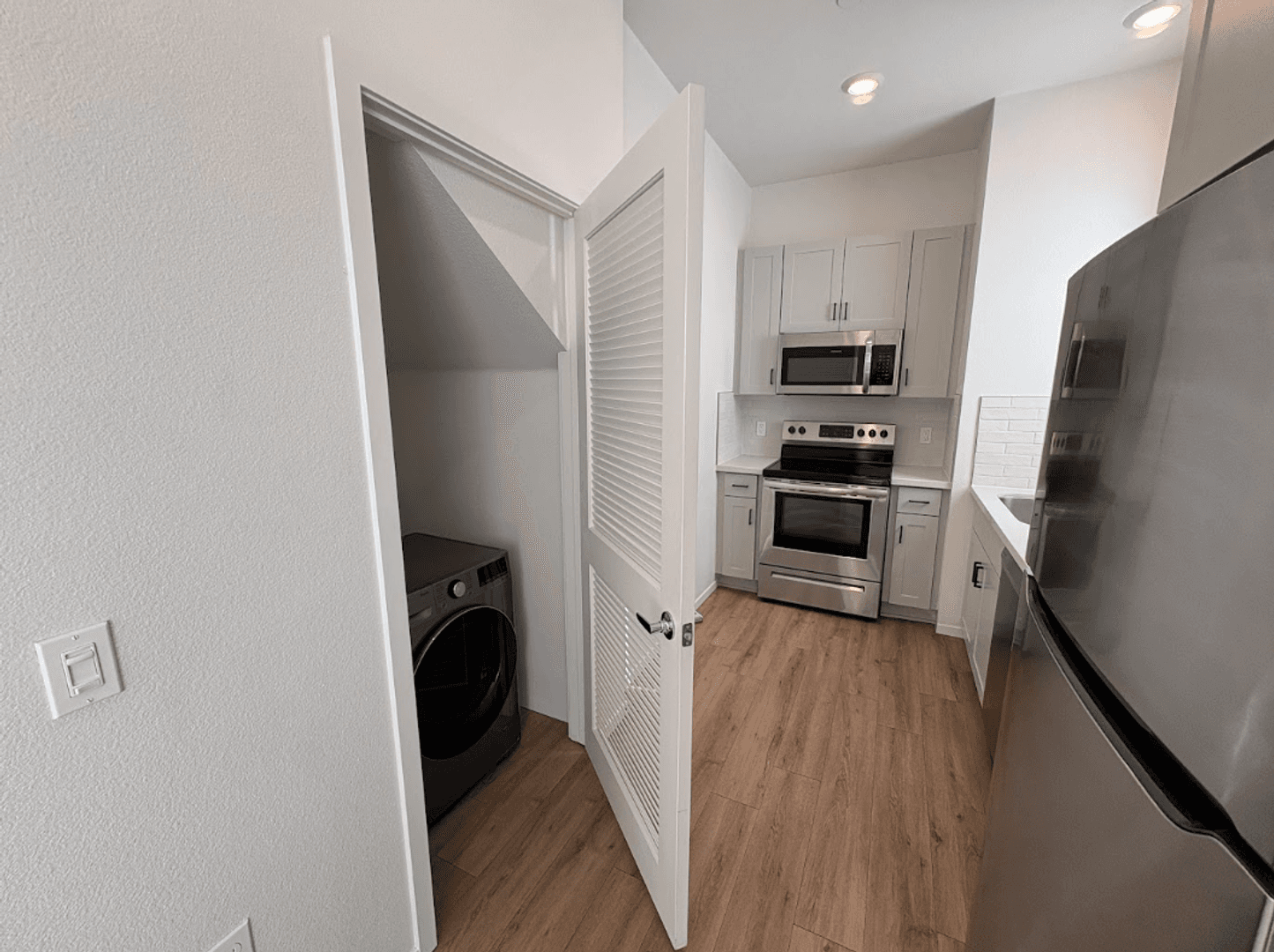 Division &amp; Highland Rowhomes 4 of 9