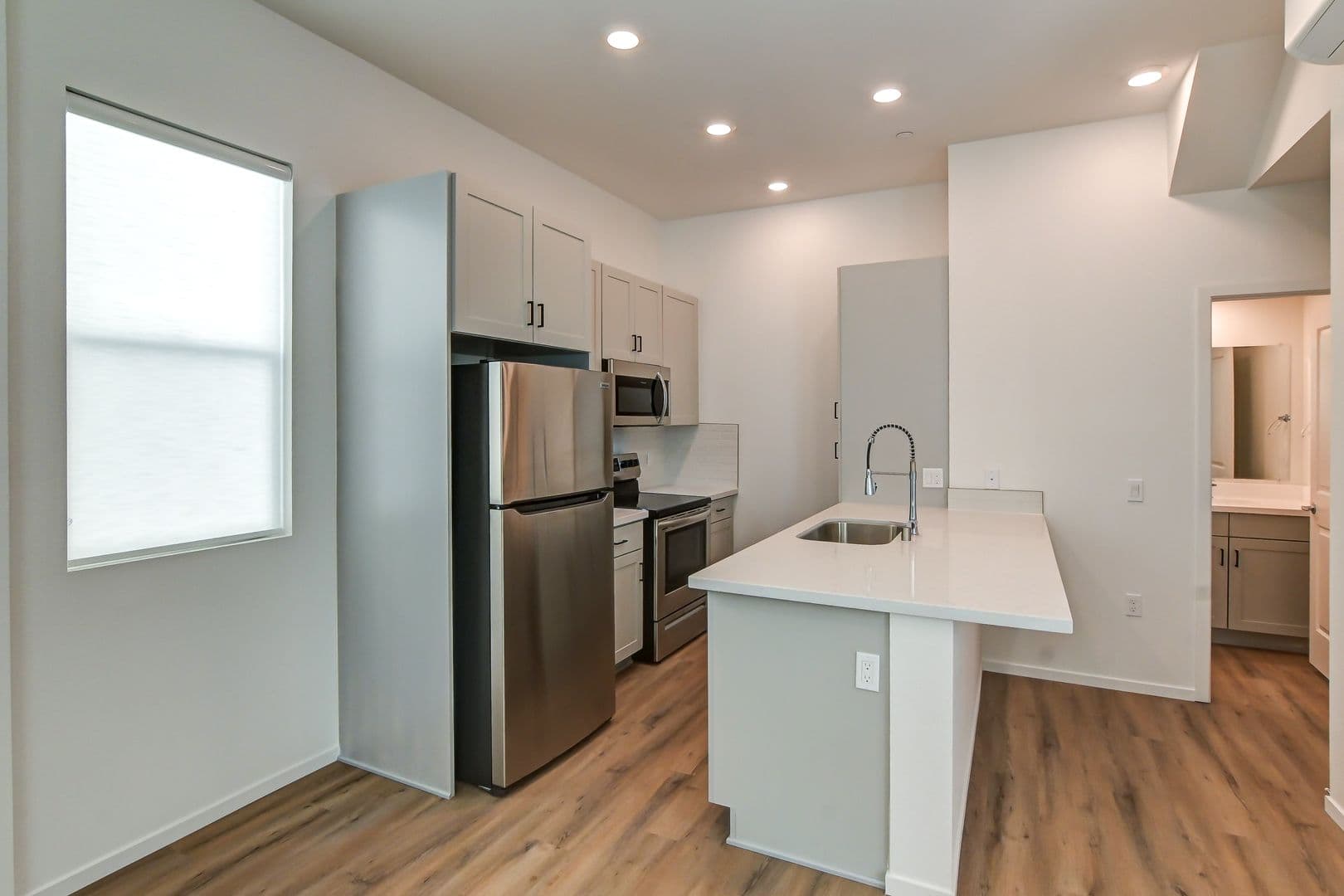 Division &amp; Highland Rowhomes 5 of 8