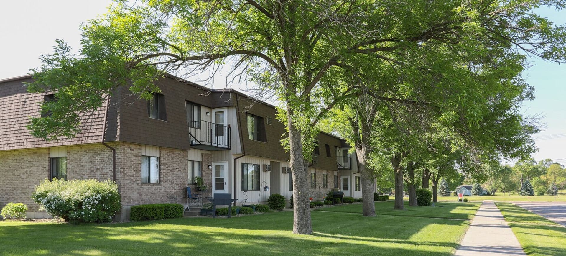 Silver Lake Apartment Homes, SLAH LLC 2 of 3
