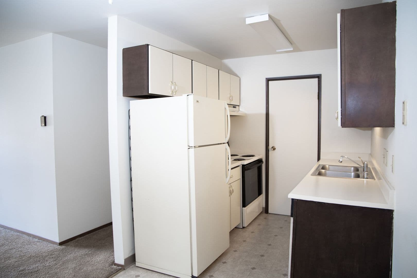 Silver Lake Apartment Homes, SLAH LLC 4 of 9