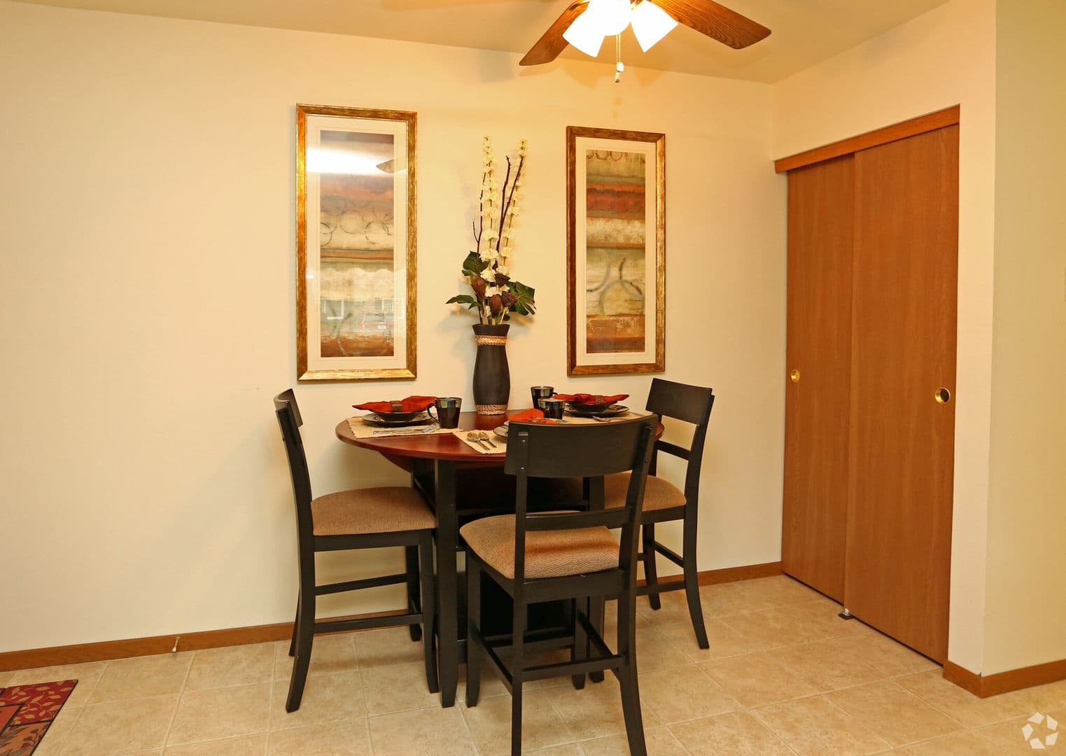 Deckner Manor Apartments 4 of 13