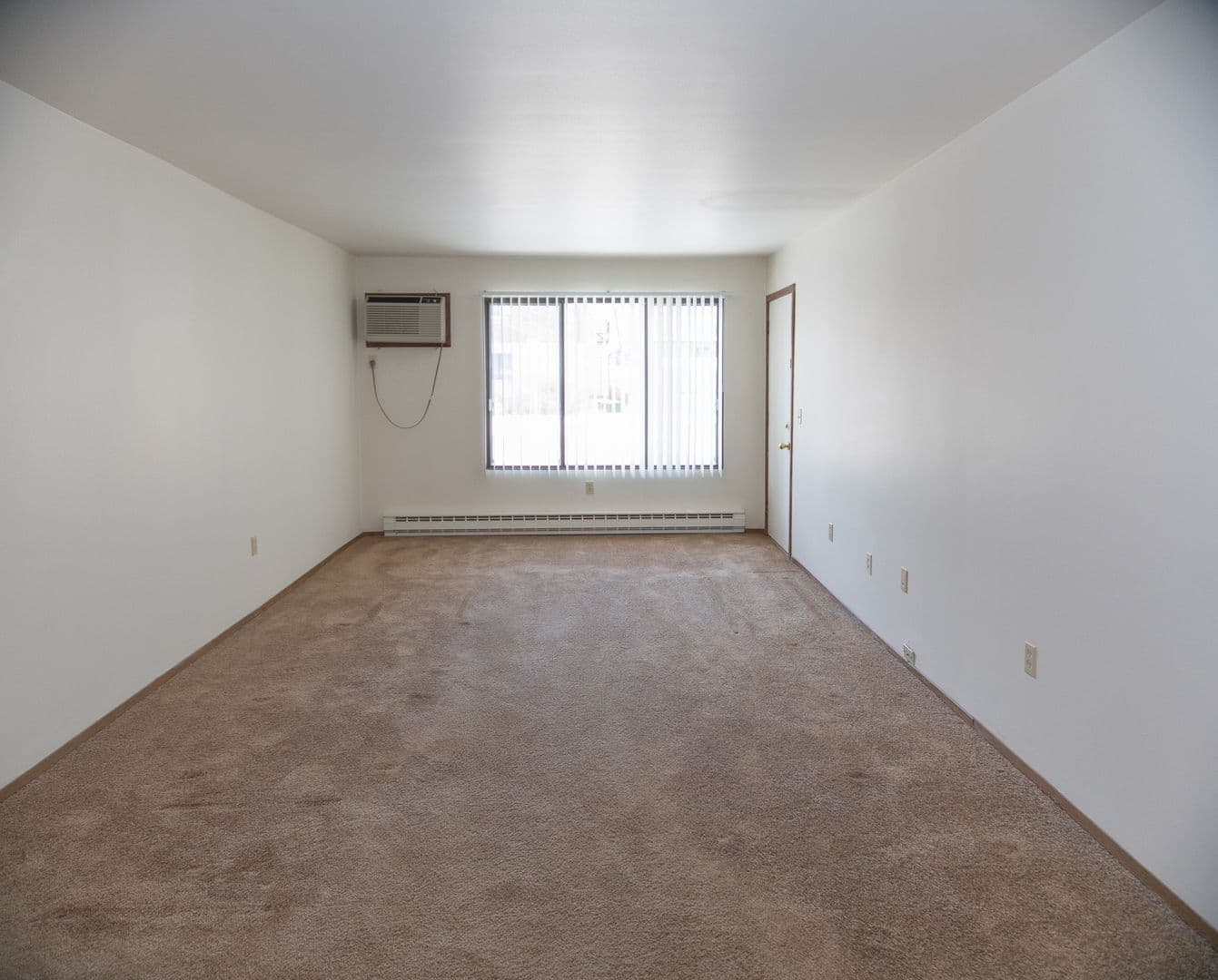 Silver Lake Apartment Homes, SLAH LLC 6 of 9