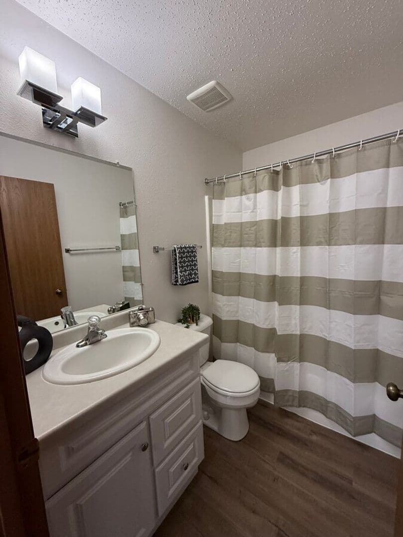 Newbury Place Apartment Homes 9 of 17