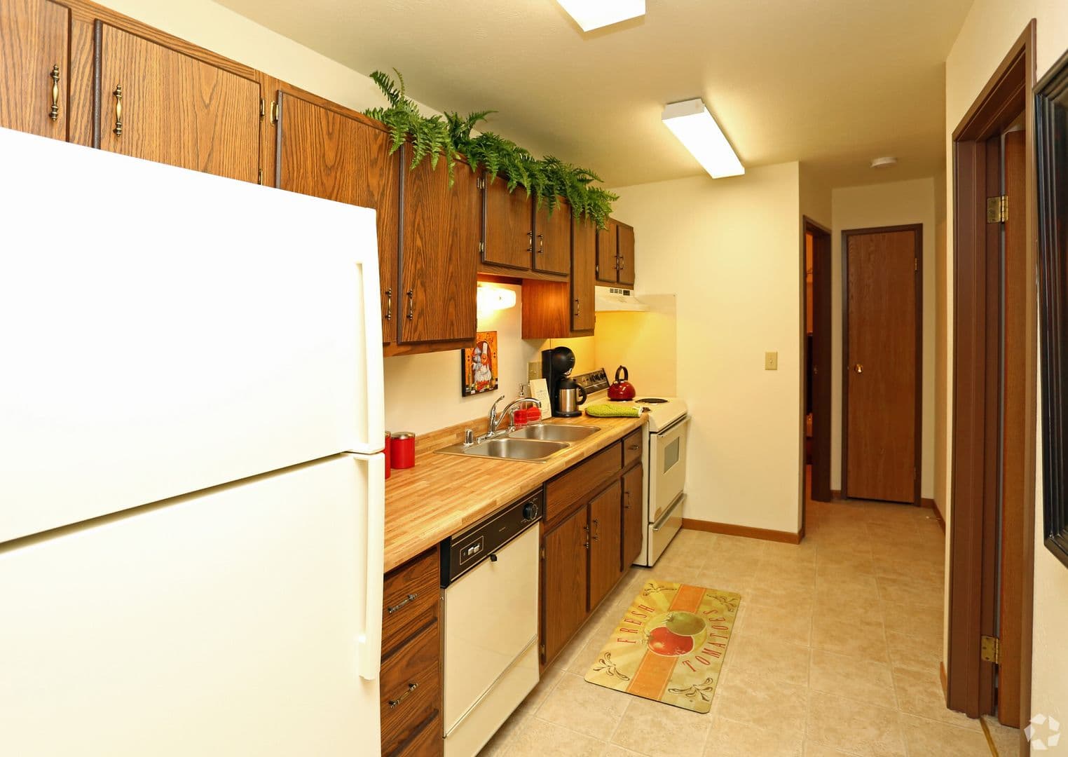 Deckner Manor Apartments 5 of 13