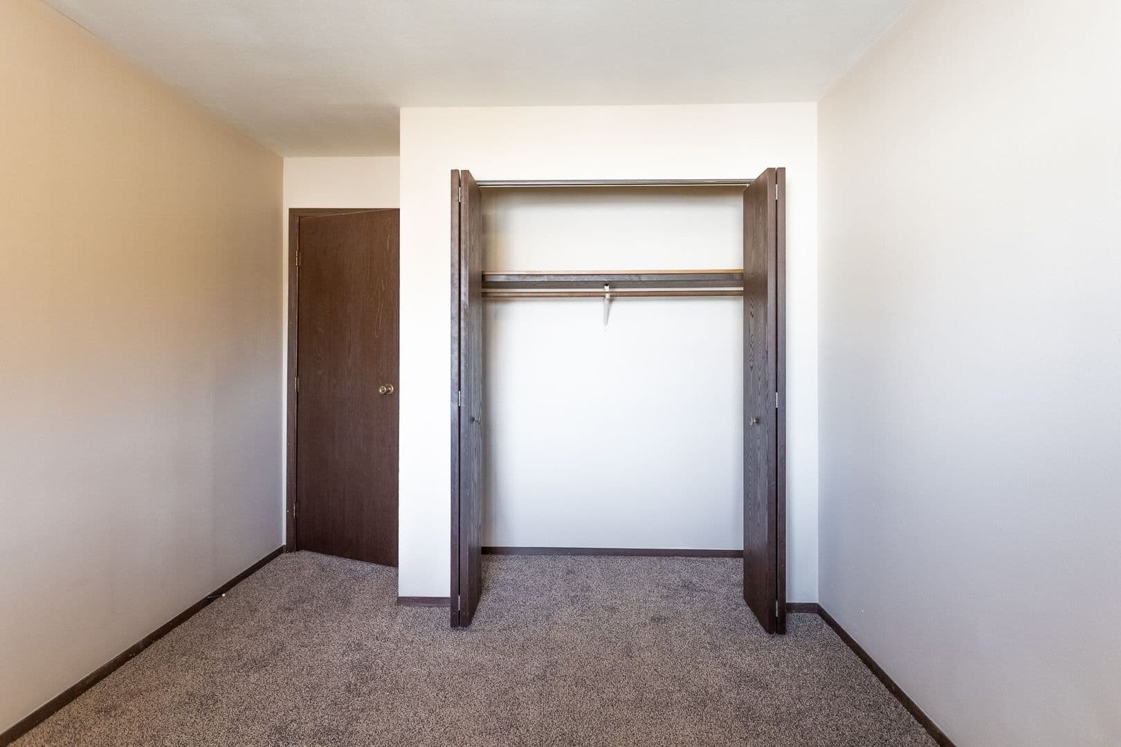 Silver Lake Apartment Homes, SLAH LLC 8 of 9