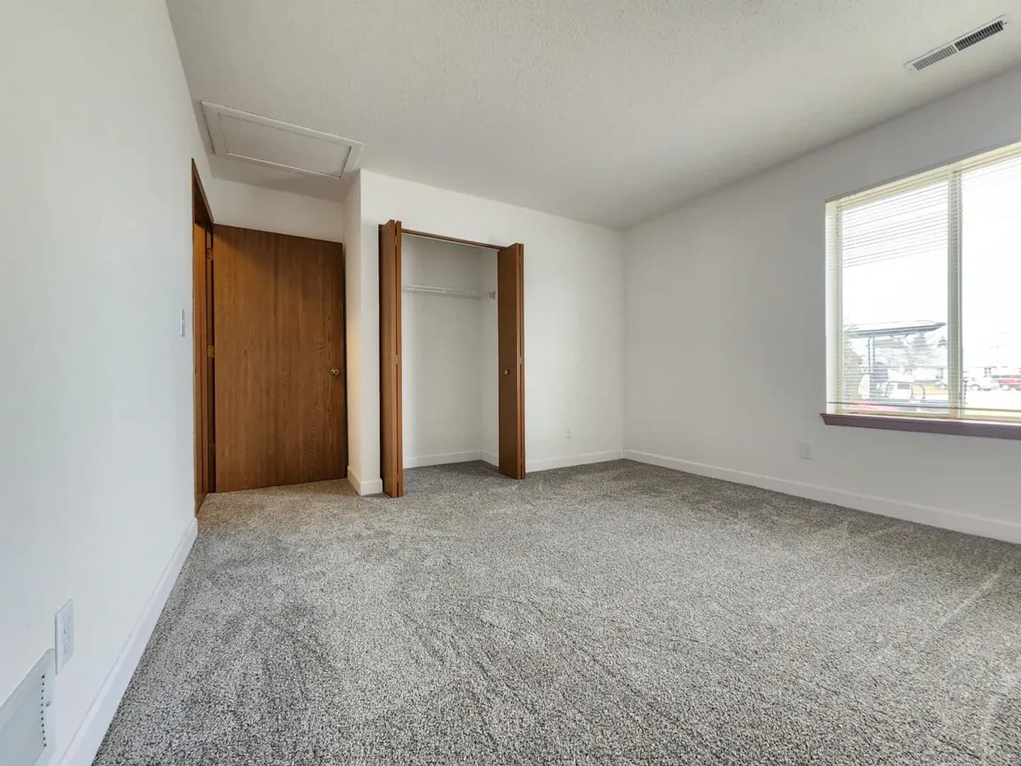 Newbury Place Apartment Homes 15 of 17