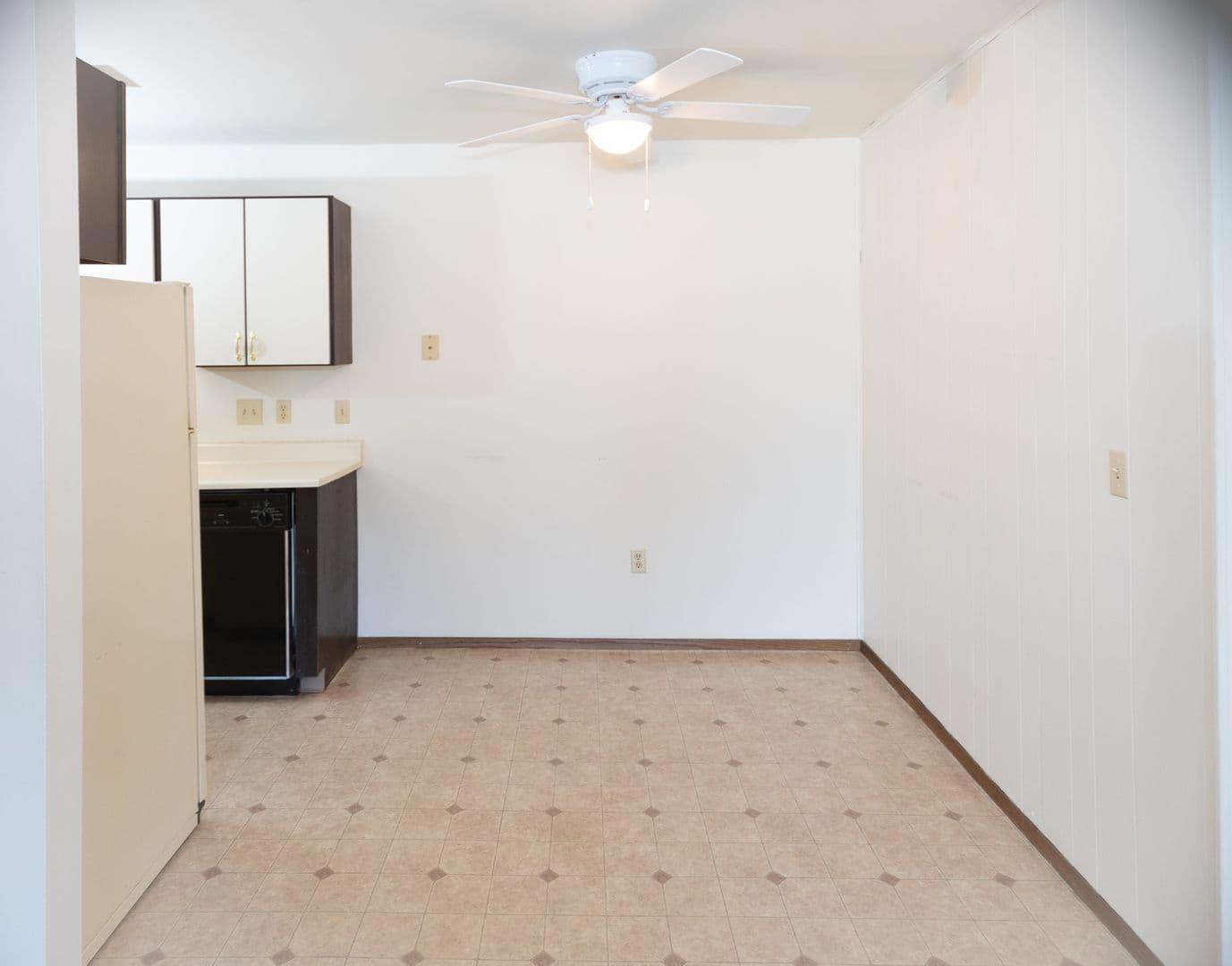 Silver Lake Apartment Homes, SLAH LLC 5 of 9