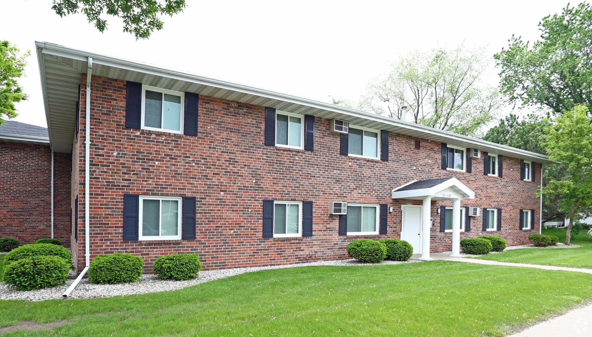 Deckner Manor Apartments 2 of 13