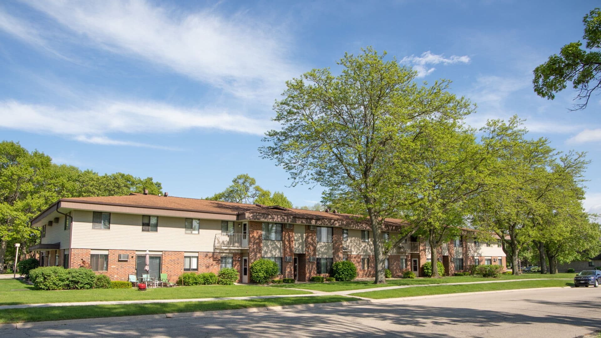 Silver Lake Apartment Homes, SLAH LLC 2 of 9