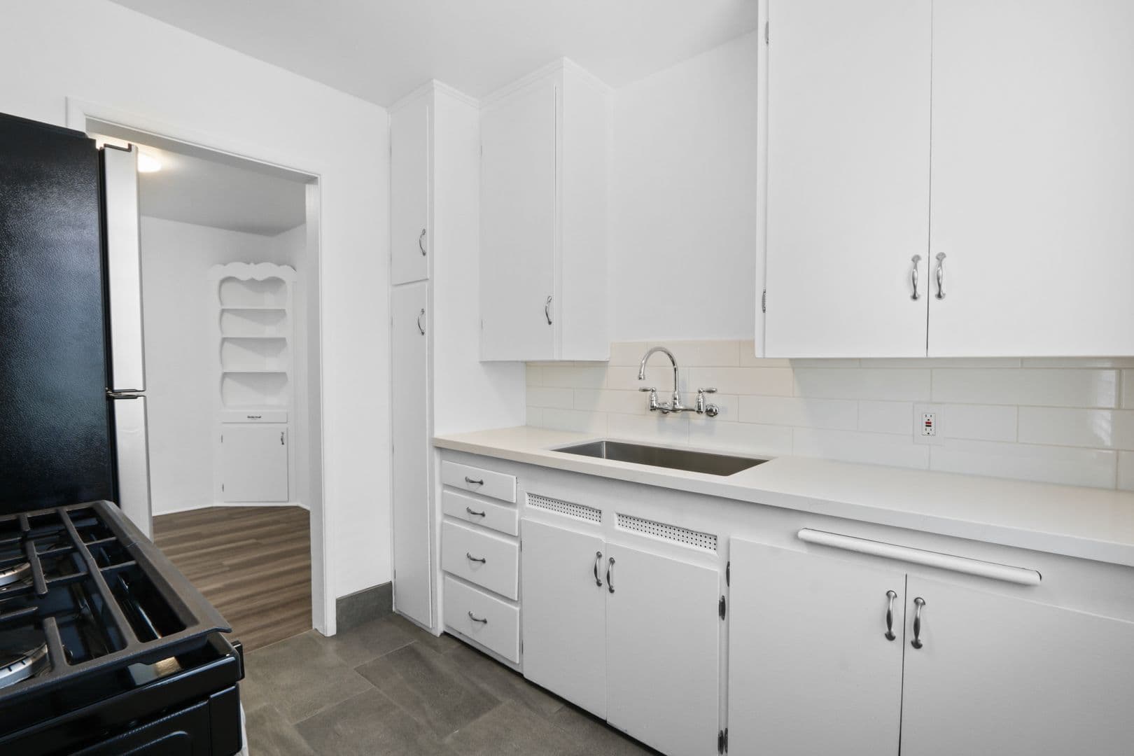 1734 E 3rd Street 2 of 5