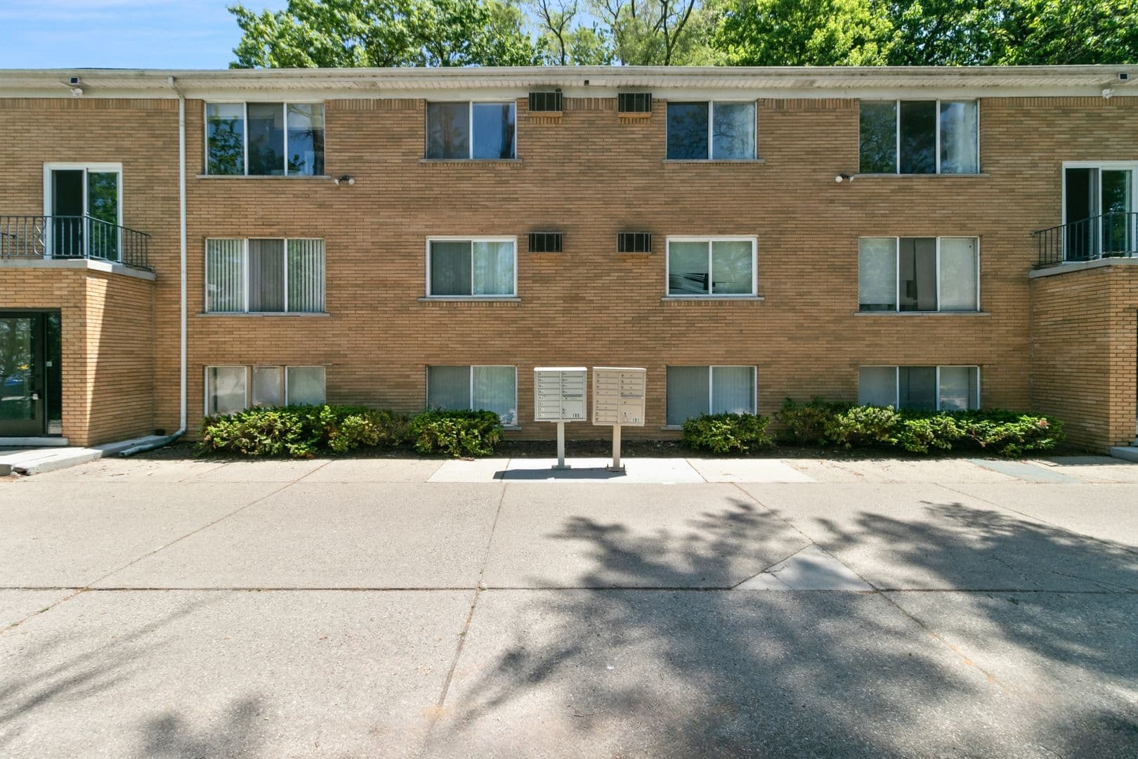 Lakeshore Apartments Coast to Coast Management 3 of 8