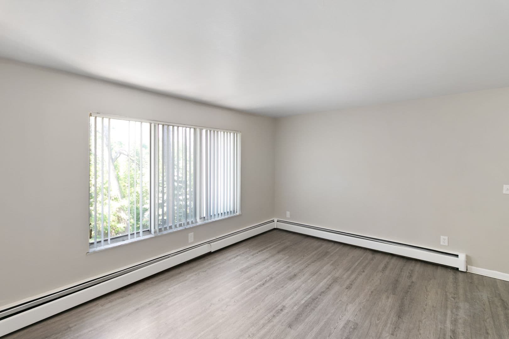 Lakeshore Apartments - Coast to Coast Management 9 of 18