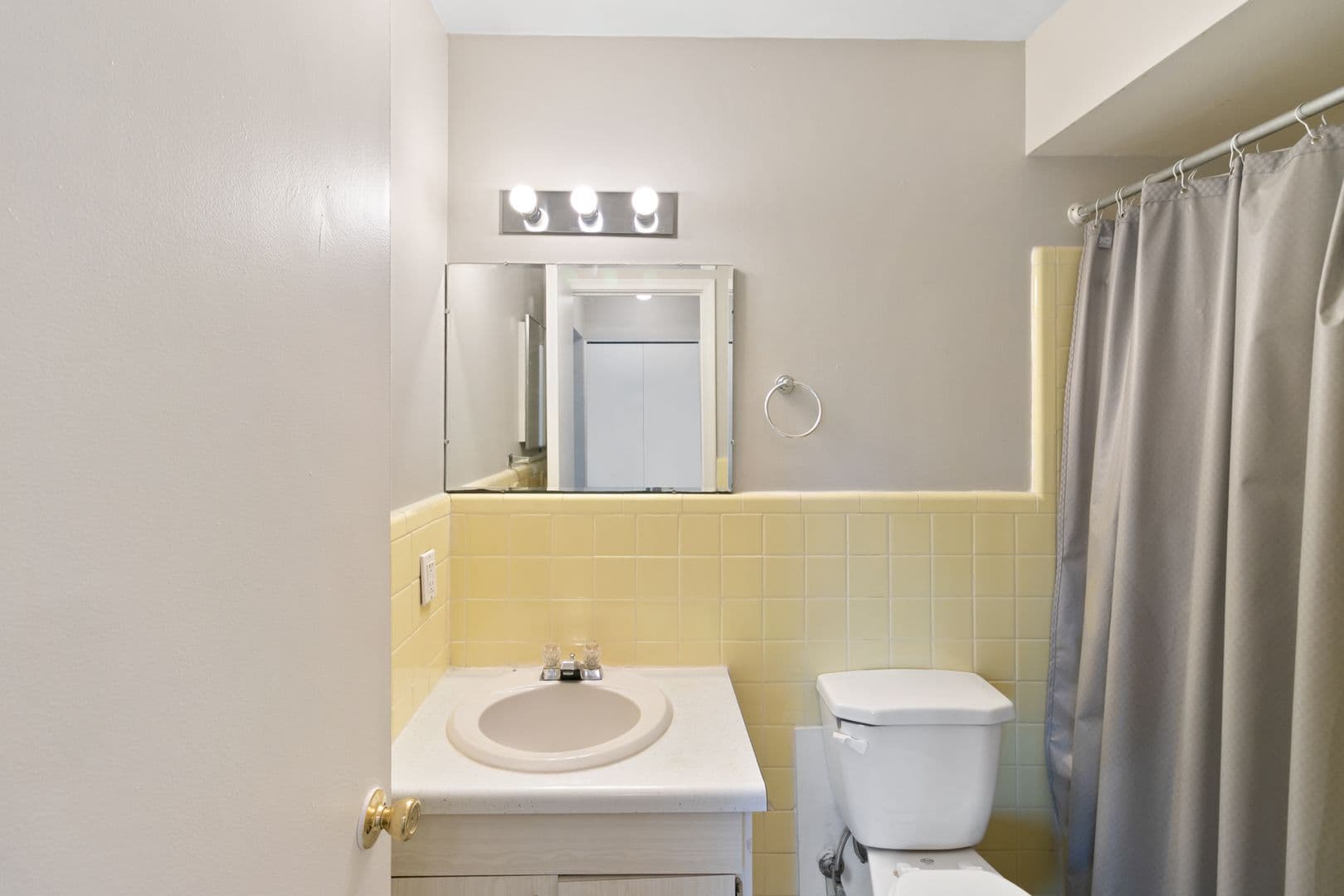 Lakeshore Apartments - Coast to Coast Management 8 of 18