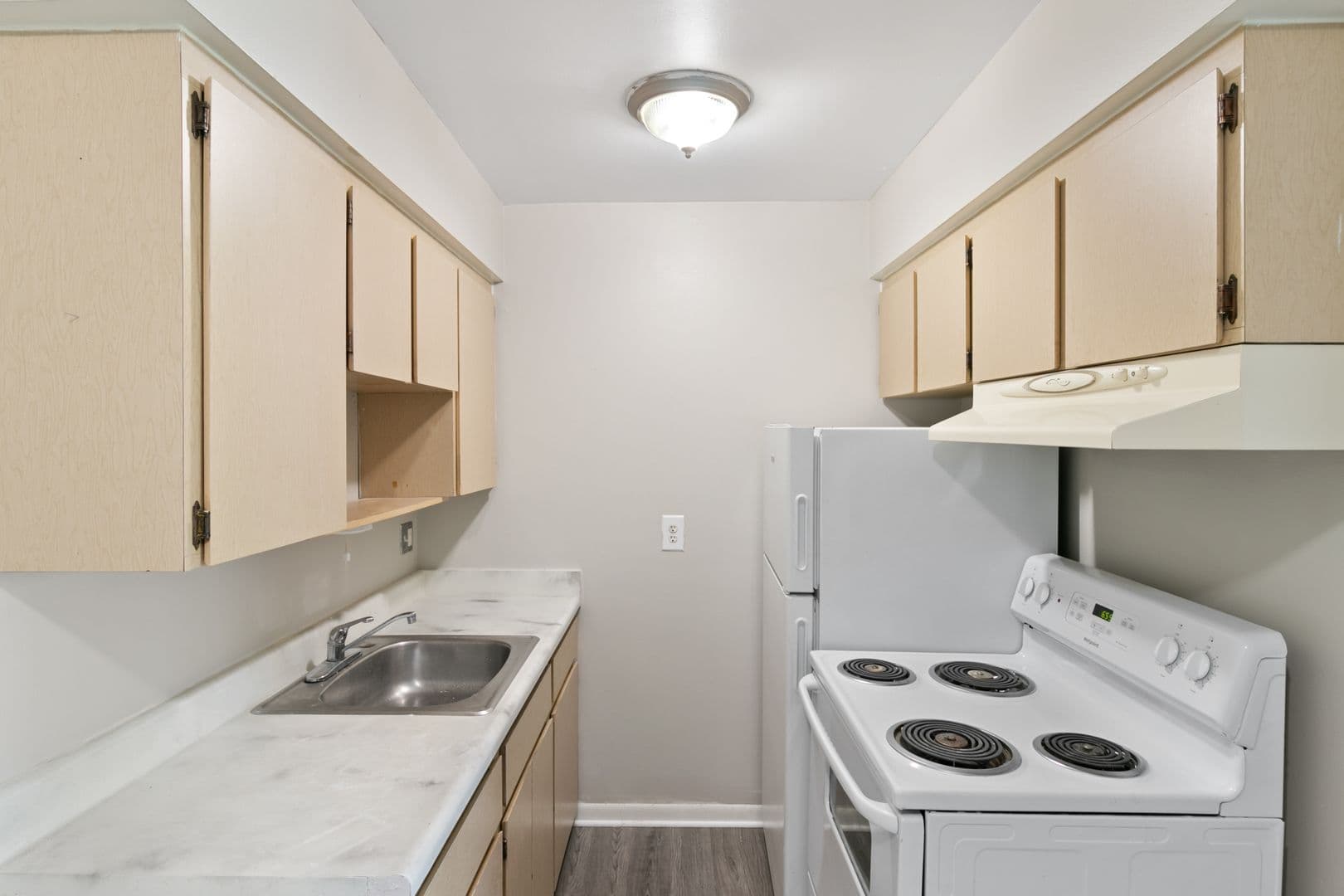 Lakeshore Apartments - Coast to Coast Management 16 of 18