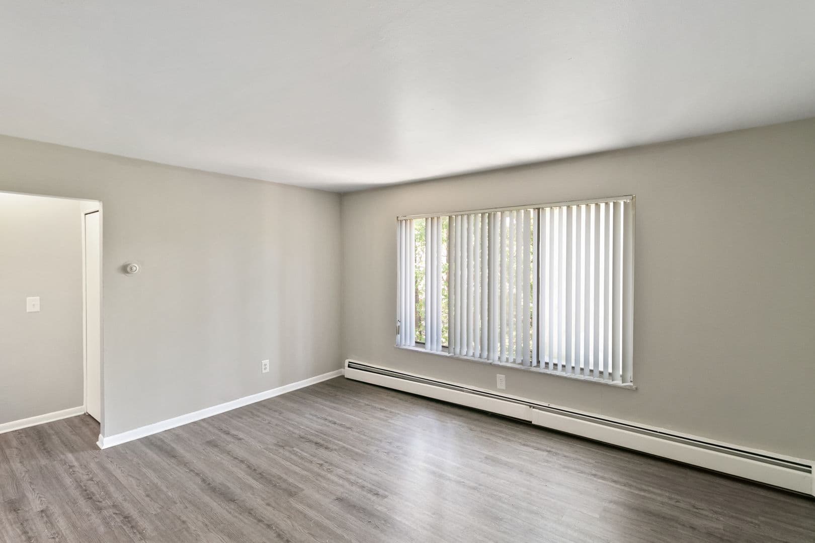 Lakeshore Apartments - Coast to Coast Management 13 of 18