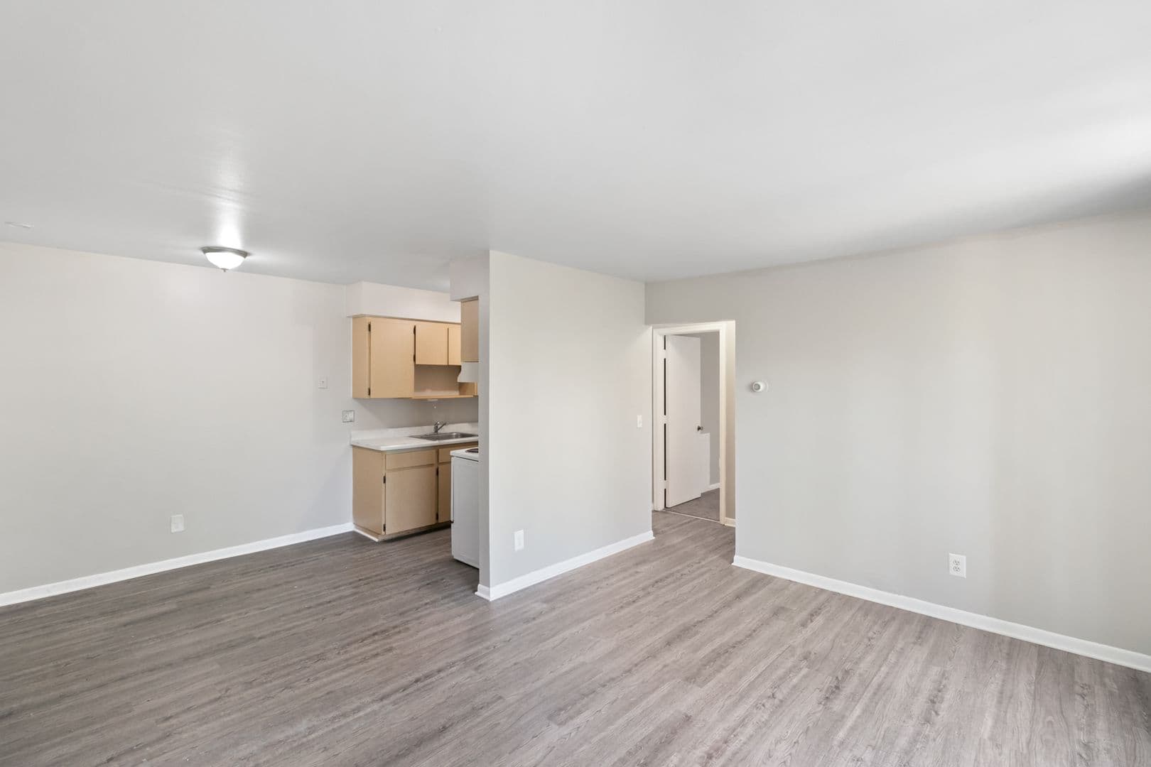 Lakeshore Apartments - Coast to Coast Management 11 of 18