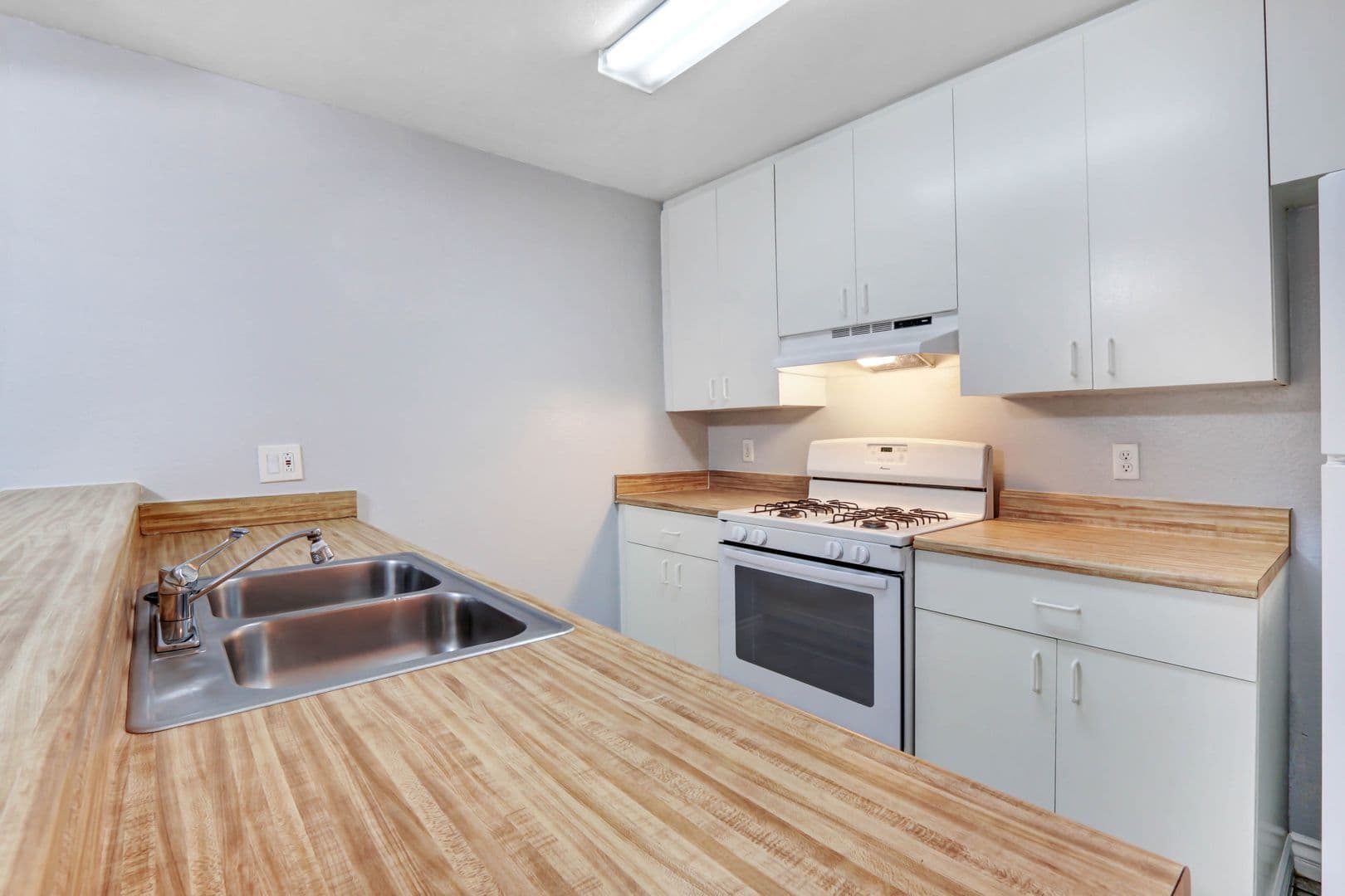 CCA - Columbia Court Apartments LP dba Tuscani Villas 3 of 10