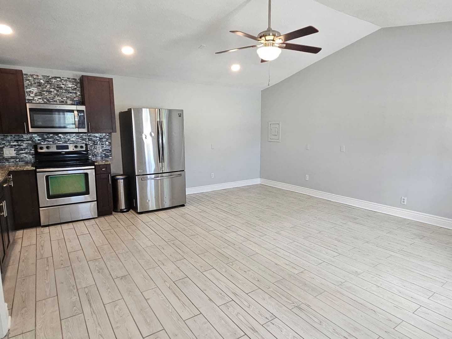 5042 Linda St #A 6 of 24