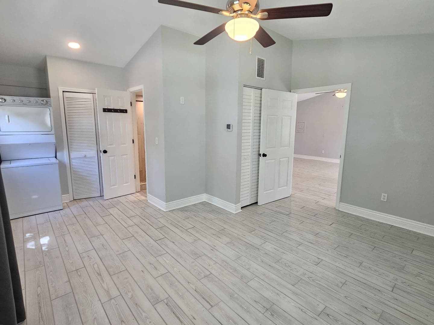 5042 Linda St #A 13 of 24
