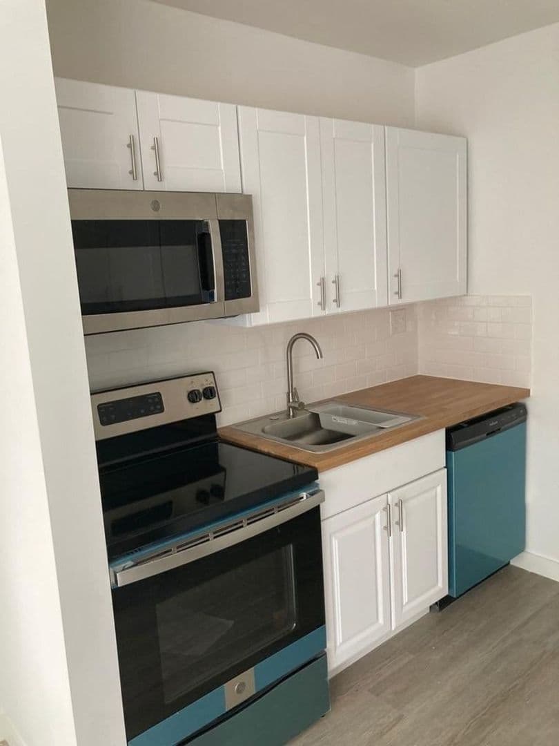 Cozy 2-Bedroom Apartment with Convenient Amenities 11 of 14