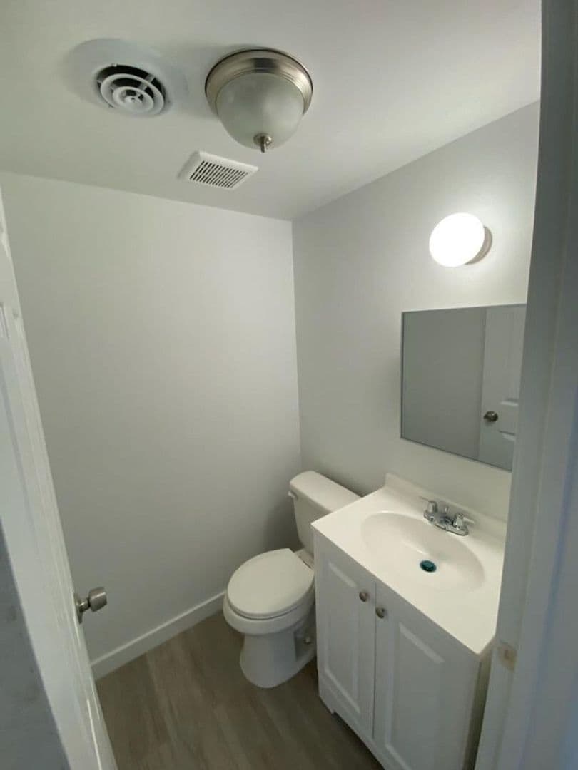Cozy 2-Bedroom Apartment with Convenient Amenities 13 of 14