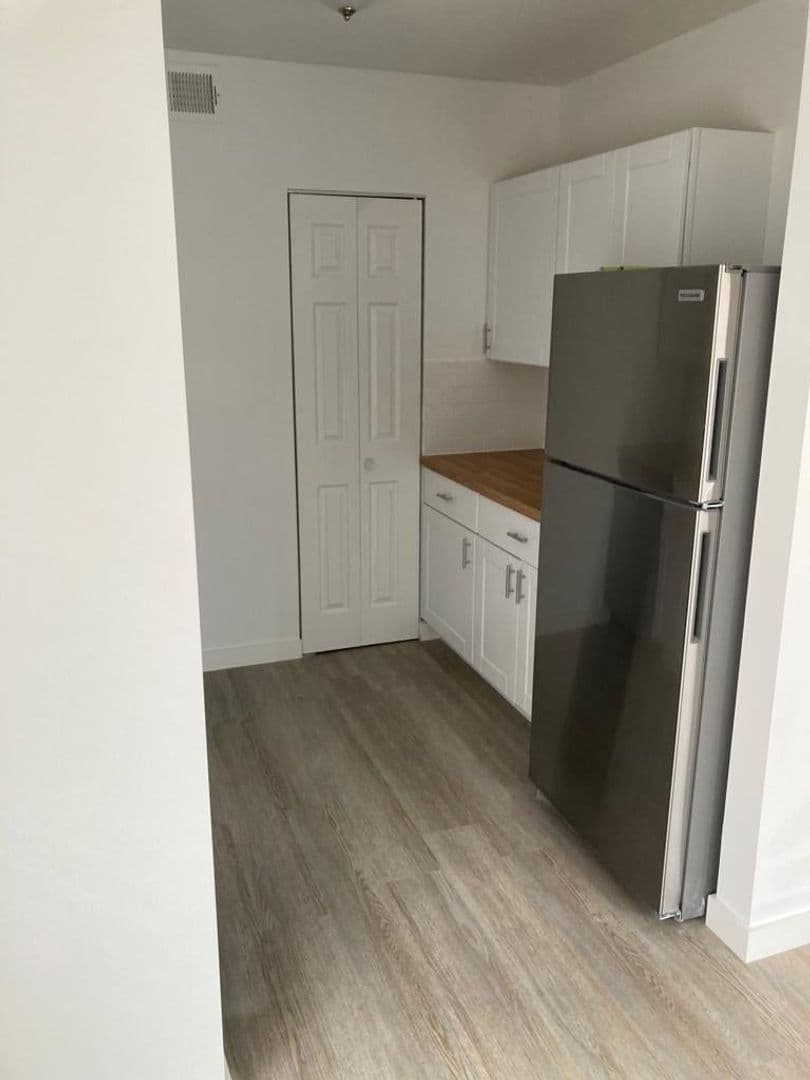 Cozy 2-Bedroom Apartment with Convenient Amenities 9 of 14