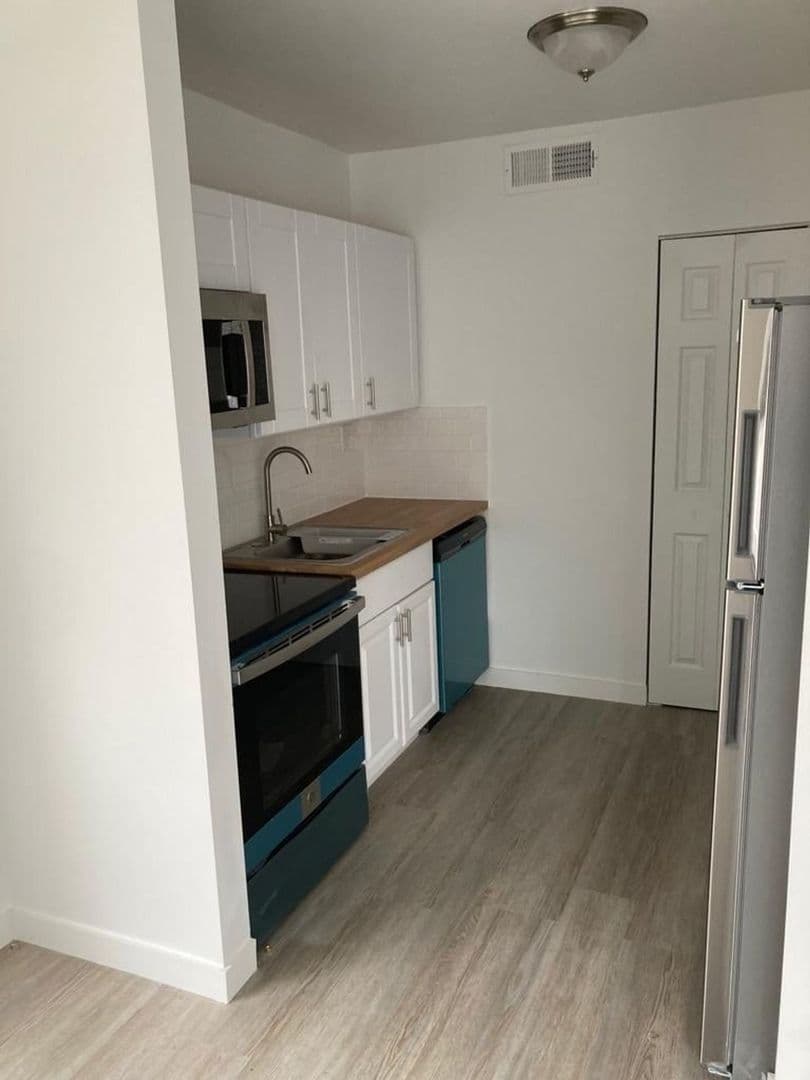 Cozy 2-Bedroom Apartment with Convenient Amenities 14 of 14