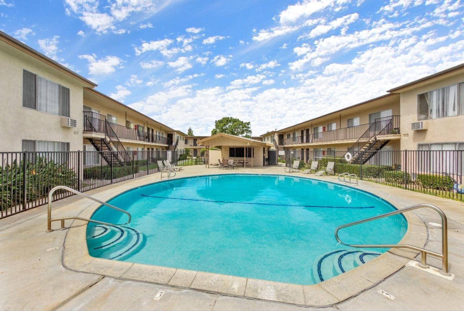 Holiday West Apartments 11 of 11
