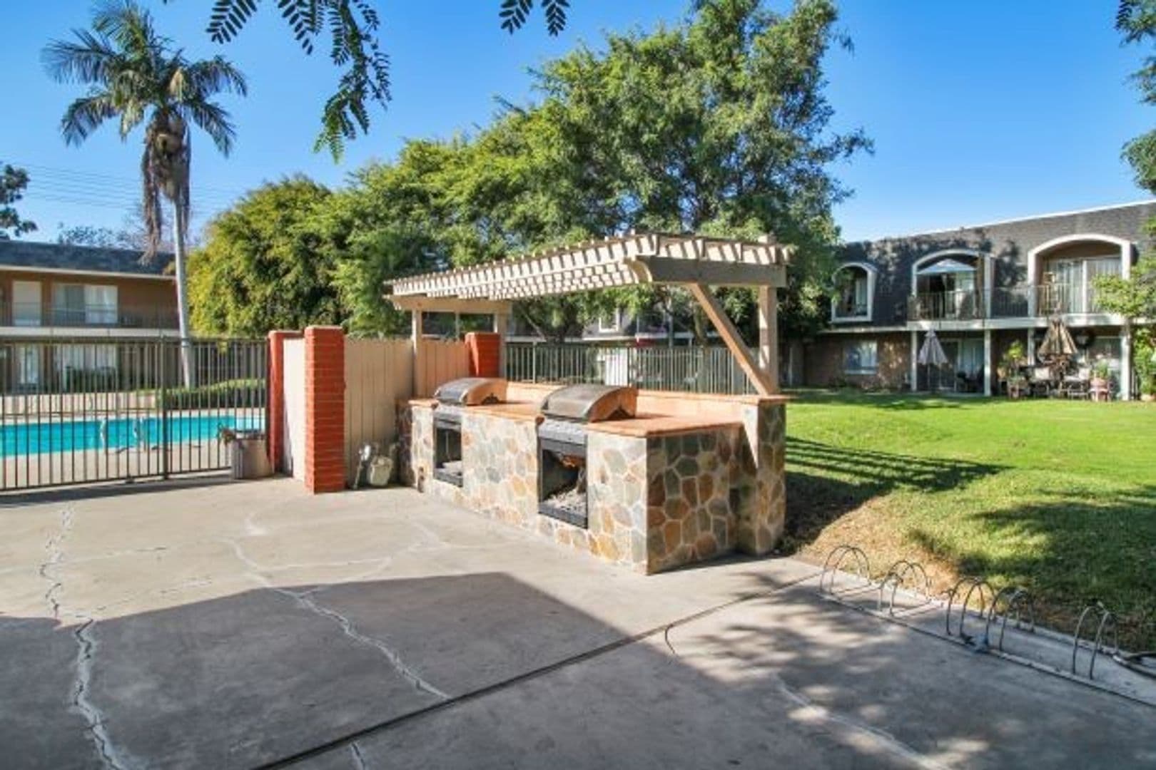 Villa Marseilles Apartments 30 of 43